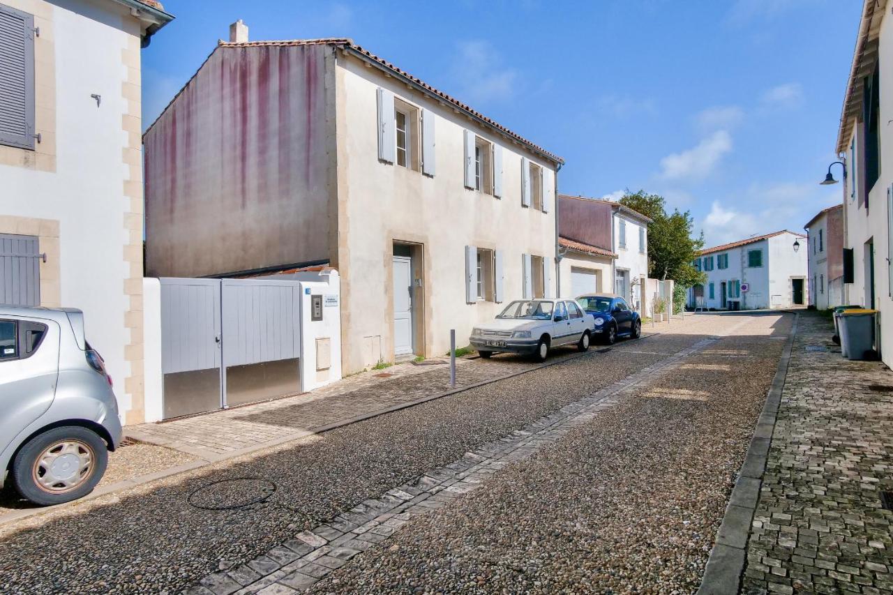 A 150M Du Port De St-Martin-De-Re, Studio Pour 2 Saint-Martin-de-Ré Eksteriør billede