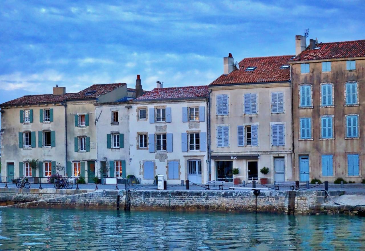 A 150M Du Port De St-Martin-De-Re, Studio Pour 2 Saint-Martin-de-Ré Eksteriør billede